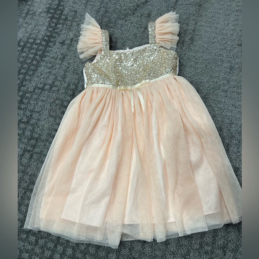 Formal dress- size child 5- like new- blush color
